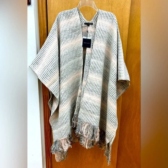 New America & Beyond Winter Cape in Pink/Black/White/Cream - No Size - Picture 1 of 9